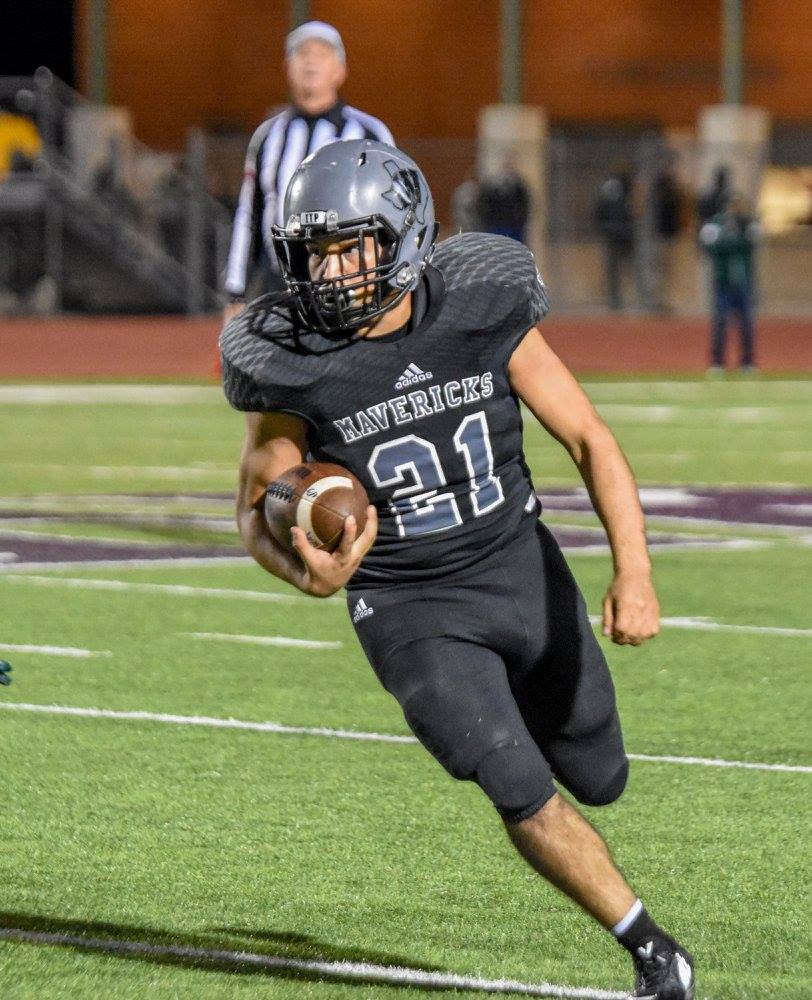 danny rios signs bethel college 2017.jpg